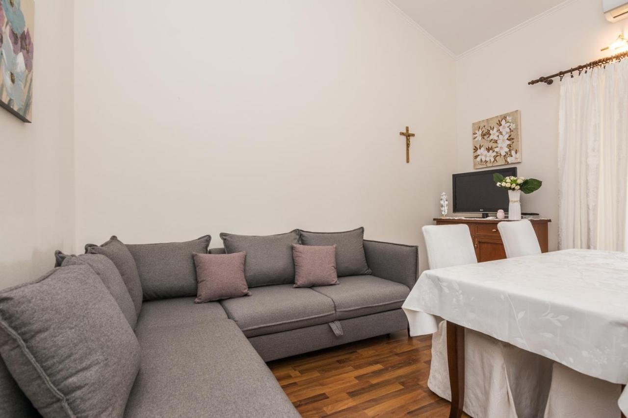 Apartments Medanic - Private Pool ปริฟลากา ภายนอก รูปภาพ