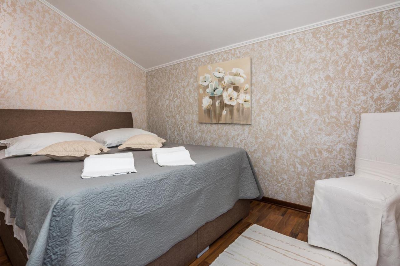 Apartments Medanic - Private Pool ปริฟลากา ภายนอก รูปภาพ