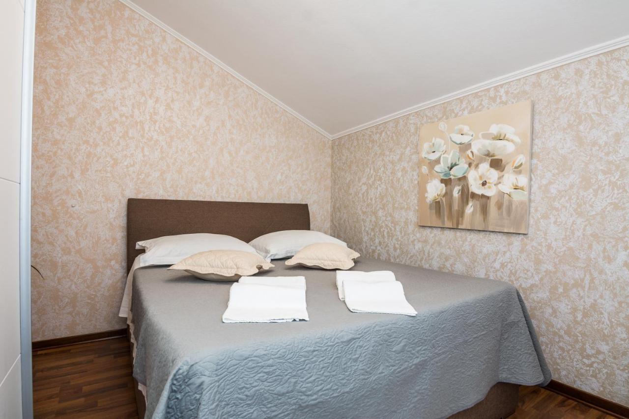 Apartments Medanic - Private Pool ปริฟลากา ภายนอก รูปภาพ