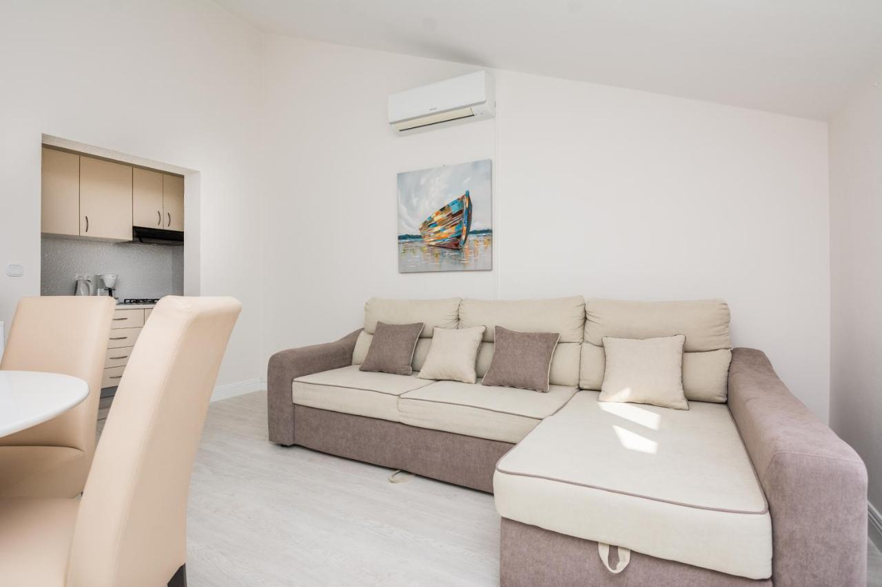 Apartments Medanic - Private Pool ปริฟลากา ภายนอก รูปภาพ