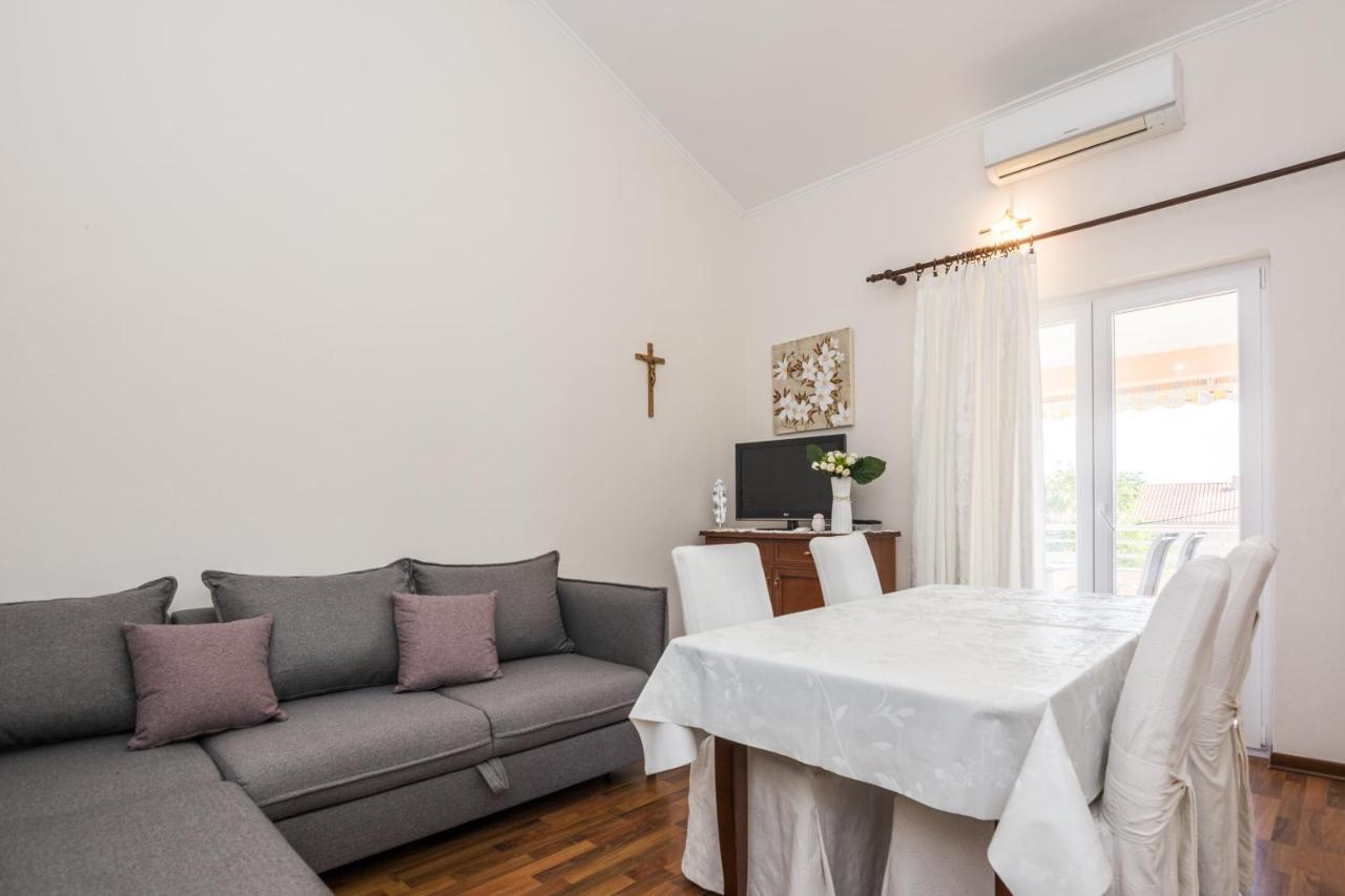 Apartments Medanic - Private Pool ปริฟลากา ภายนอก รูปภาพ