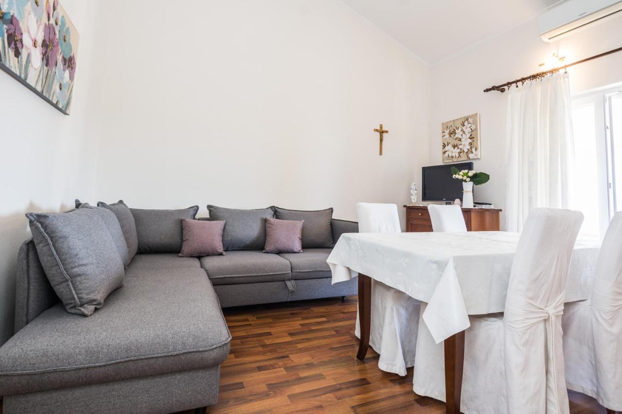Apartments Medanic - Private Pool ปริฟลากา ภายนอก รูปภาพ