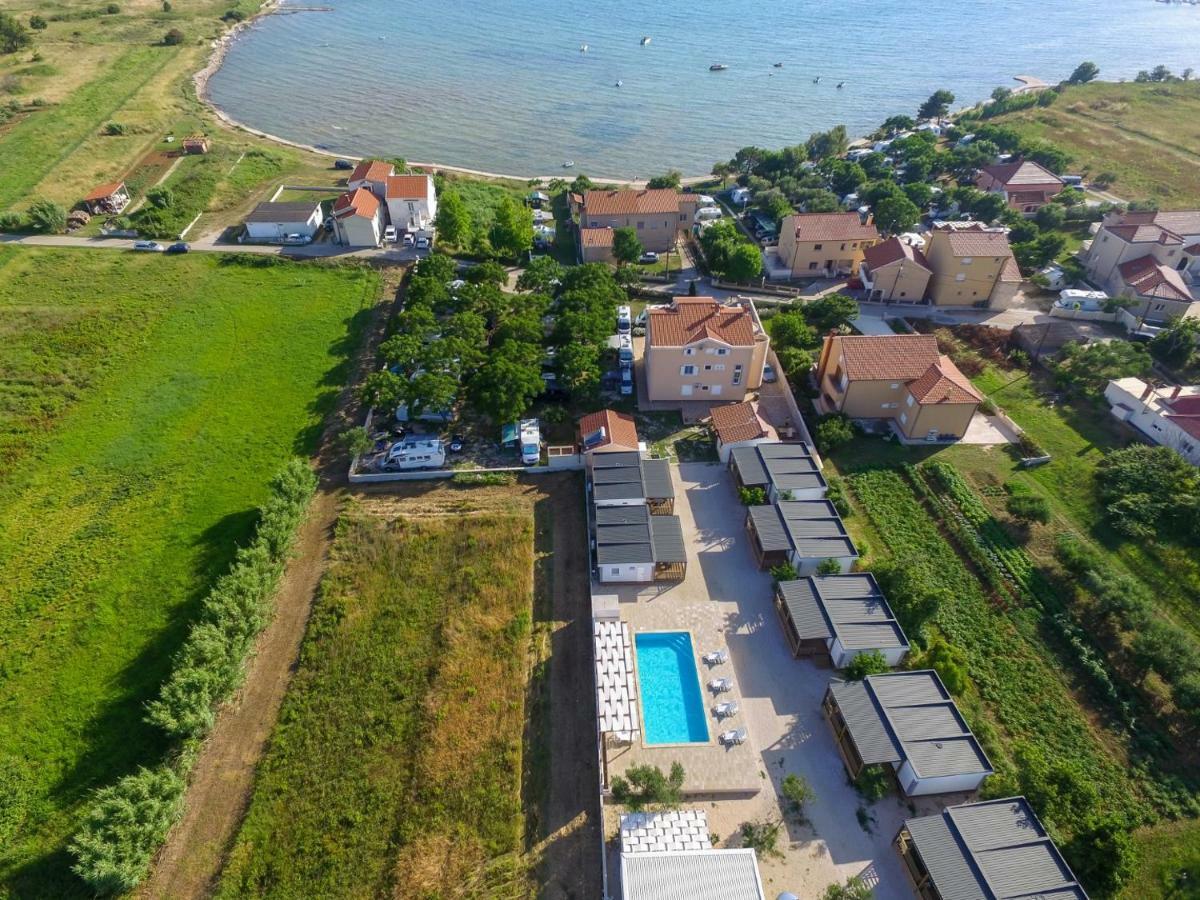Apartments Medanic - Private Pool ปริฟลากา ภายนอก รูปภาพ