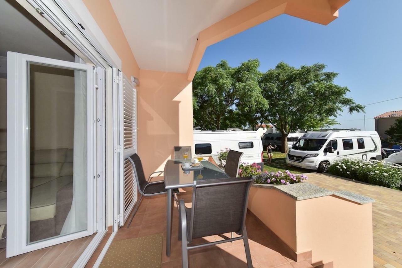 Apartments Medanic - Private Pool ปริฟลากา ภายนอก รูปภาพ
