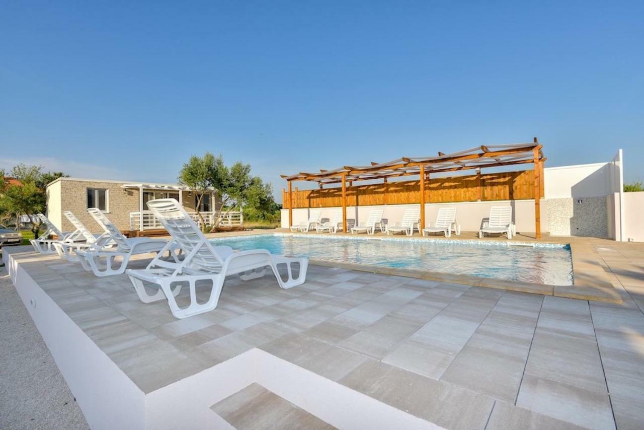 Apartments Medanic - Private Pool ปริฟลากา ภายนอก รูปภาพ