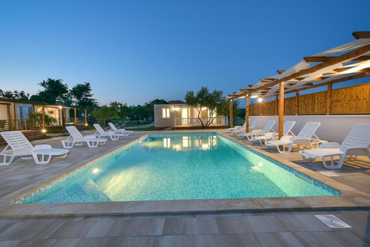 Apartments Medanic - Private Pool ปริฟลากา ภายนอก รูปภาพ